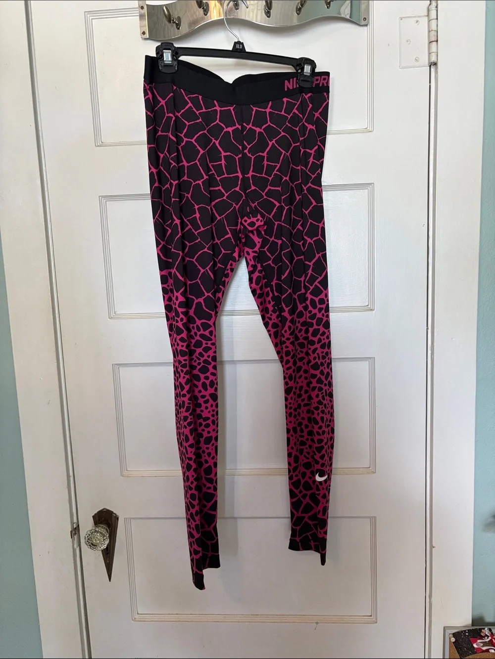 Nike Pro Women's Black & Pink Patterned Pro Leggings Size XL